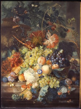 Naturaleza muerta Painting - Jan van Huysum Clásico Bodegón de frutas amontonadas en una cesta junto a una urna Década de 1730 Jan van Huysum